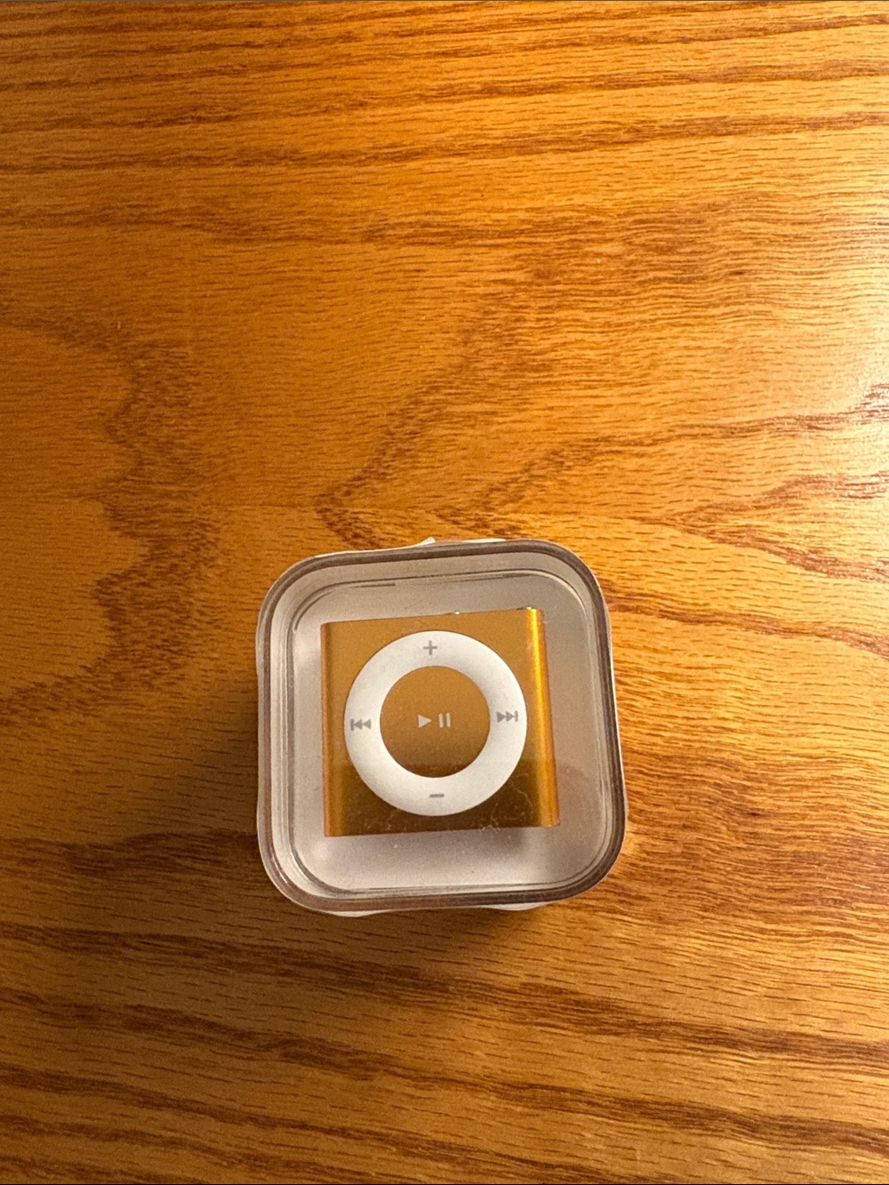 Apple iPod Shuffle in Gold with White Click Wheel